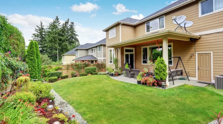 Backyard garden with comfortable sitting area by an expert landscape designer.