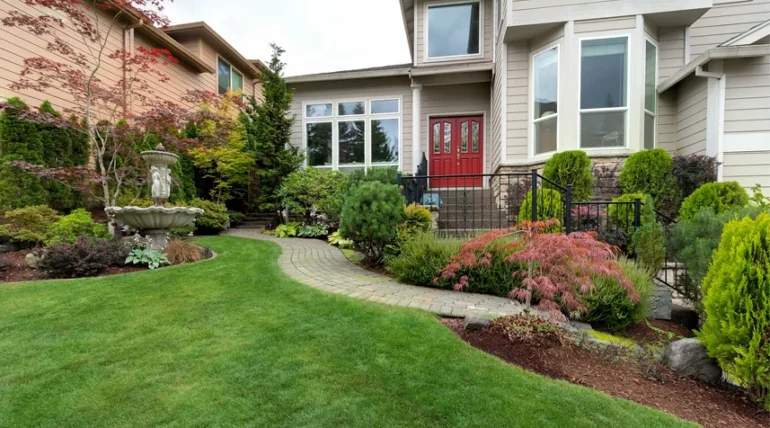 Frontyard home garden. Get Landscapers Near Me services.