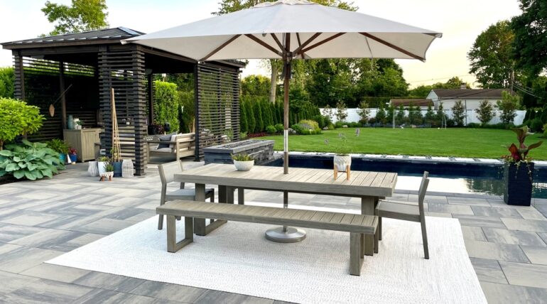 High-end,And,Modern.,Outdoor,Living,Space,,A,Backyard,Patio,With